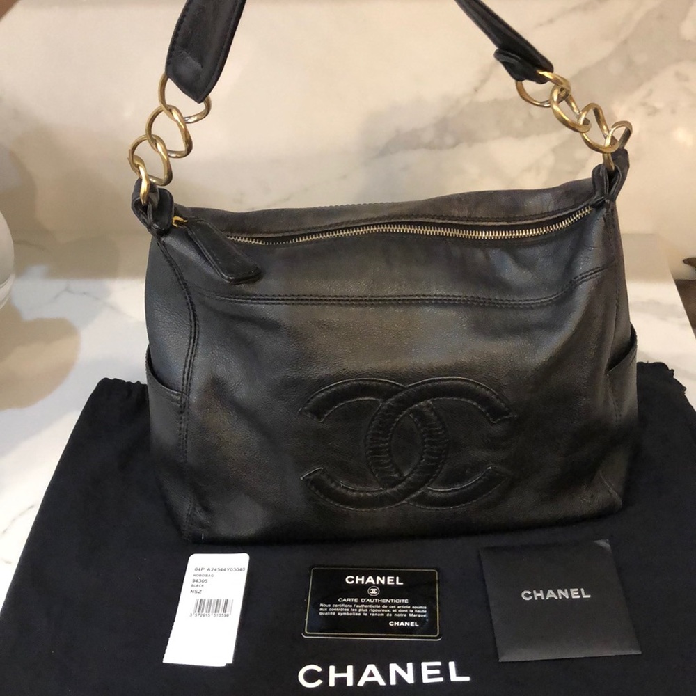 Chanel black hobo double Cs handbag w/gold links